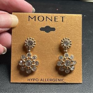 NWT MONET GOLD SOCIAL DROP DANGLE RHINESTONE FLOWER EARRINGS PIERCED